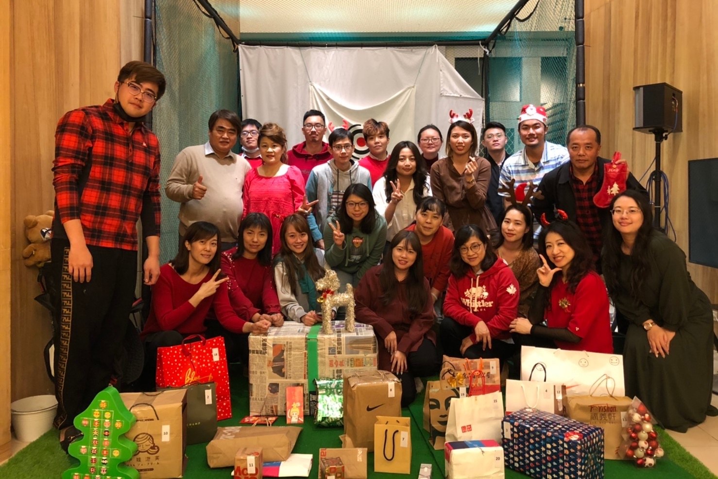 2020_fastener_world_christmas_gift_exchange5_7362_0.jpg 2020_fastener_world_christmas_gift_exchange5_7362_0.jpg