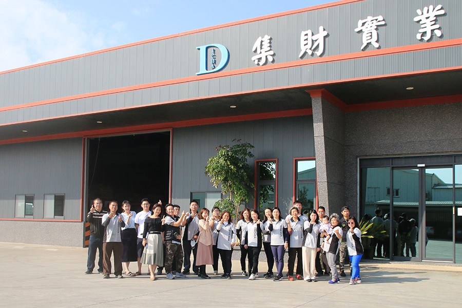 DICHA_FASTENERS_STAFF_7998_2.jpg