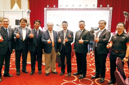 Gwo_Lian_a6070_2.jpg Gwo_Lian_a6070_2.jpg